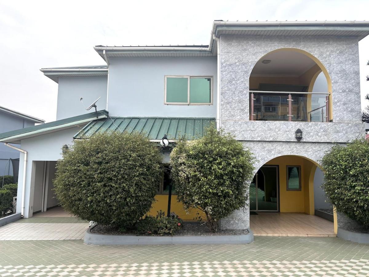 Takako Court Luxury Houses & Apartments, East Legon Accra Extérieur photo