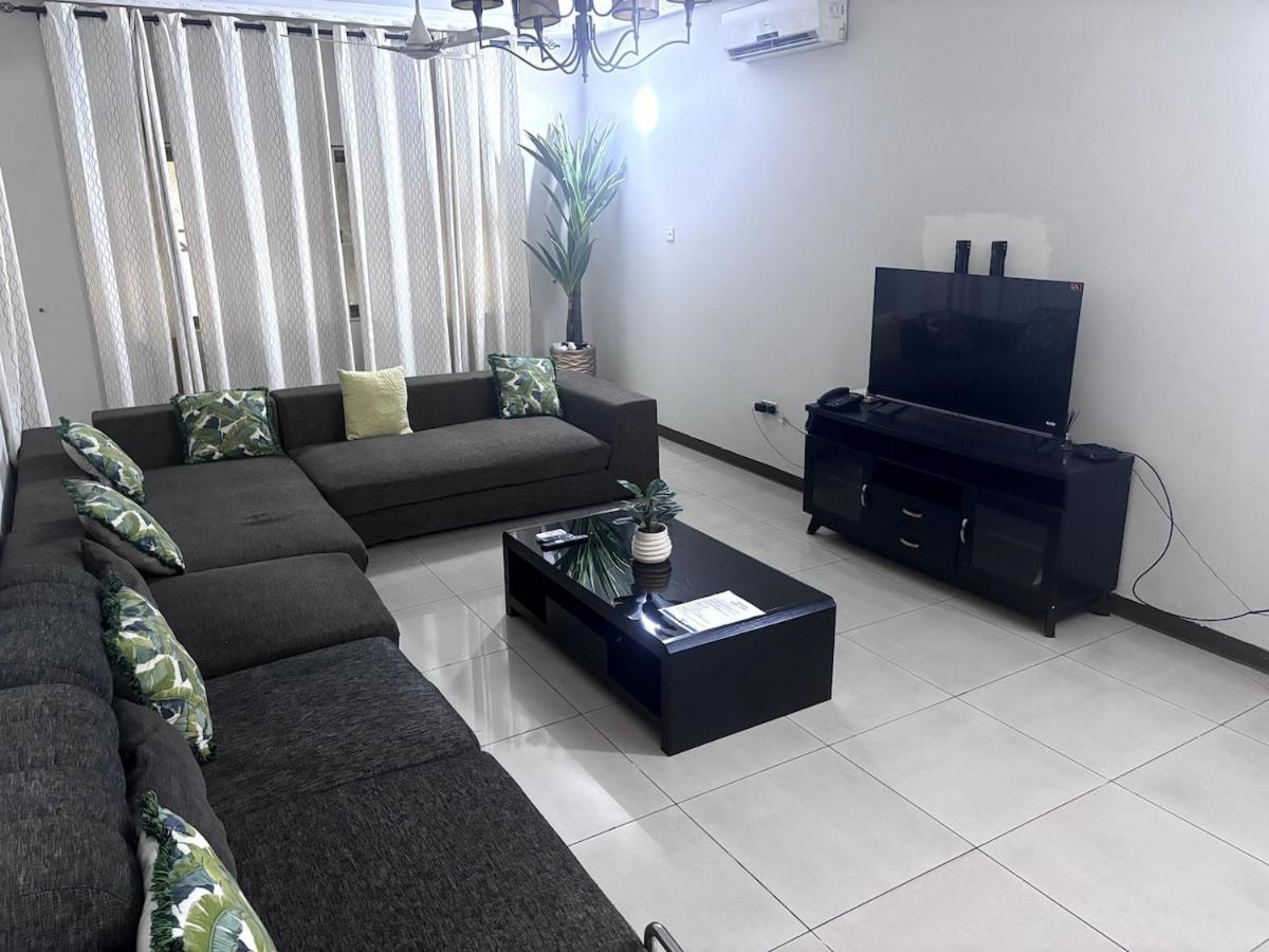 Takako Court Luxury Houses & Apartments, East Legon Accra Extérieur photo
